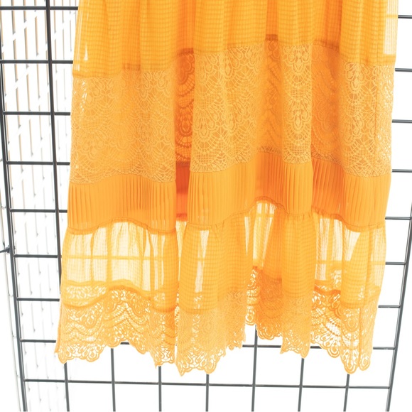 HD in Paris Golden Villanelle Lace and Pleated Tiered Dress - Picture 4 of 7